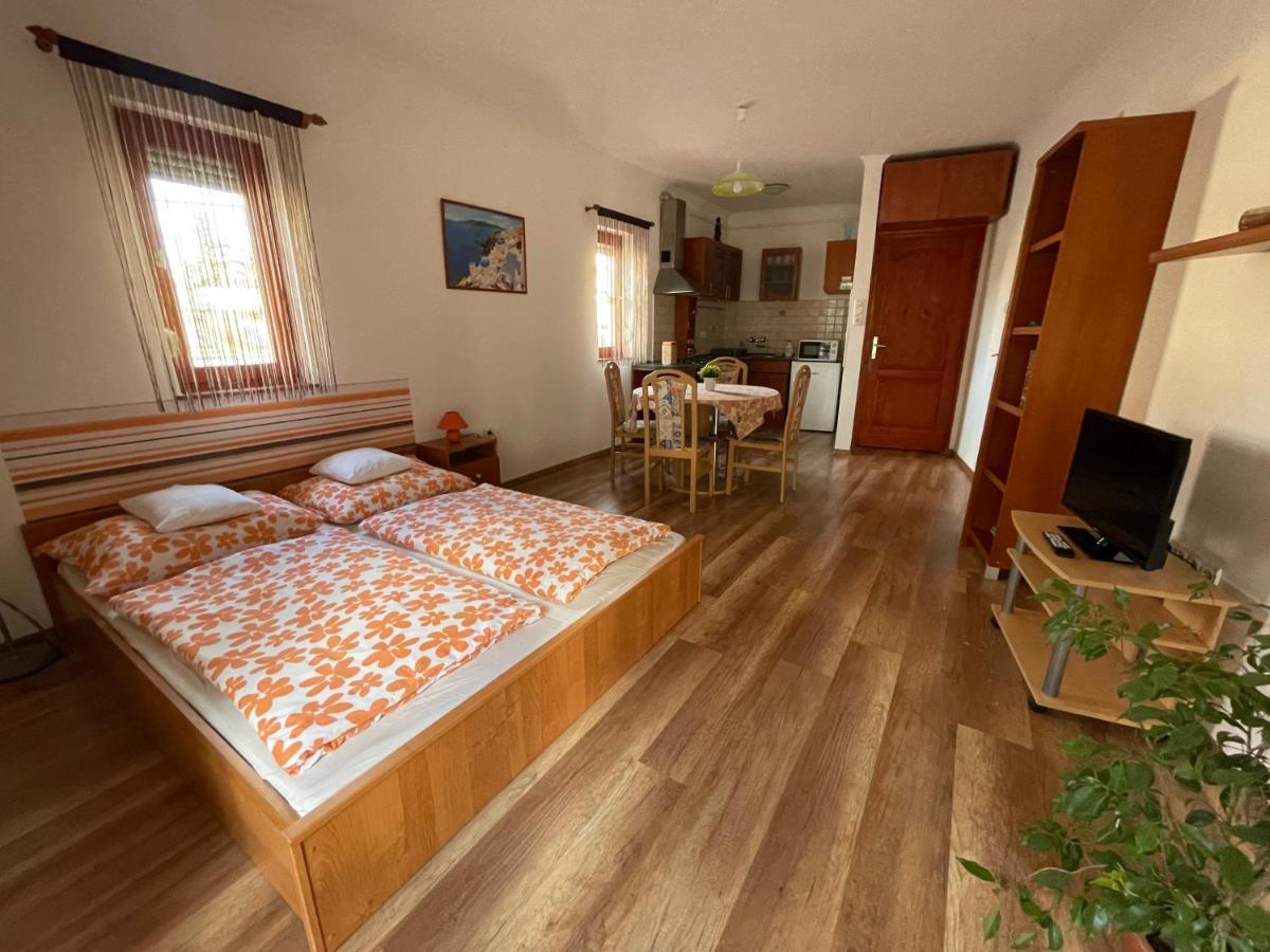 Apartman Hellasz *